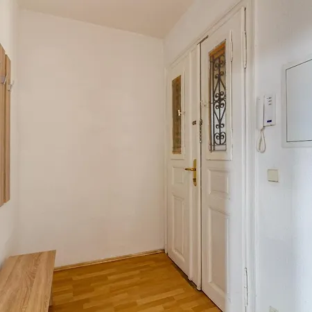 Monteurwohnung In Neuschoenefeld 아파트 라이프치히