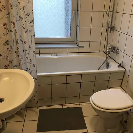 Monteurwohnung In Neuschoenefeld Apartamento *