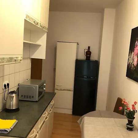 아파트 Monteurwohnung In Neuschoenefeld 라이프치히