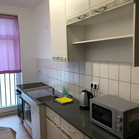 Monteurwohnung In Neuschoenefeld * 라이프치히