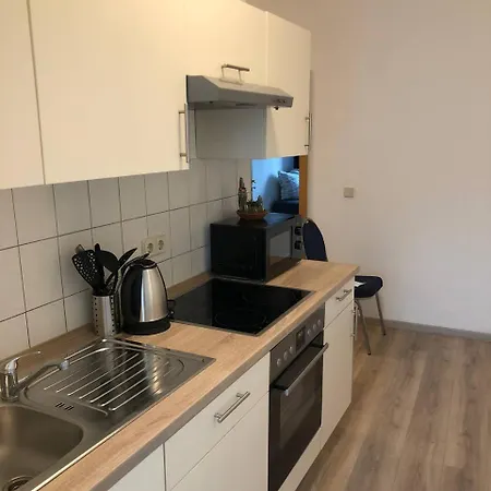 Monteurwohnung In Neuschoenefeld 아파트 라이프치히