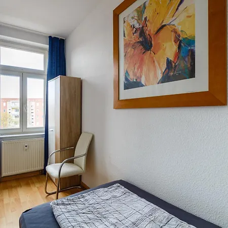 Monteurwohnung In Neuschoenefeld アパート ライプツィヒ