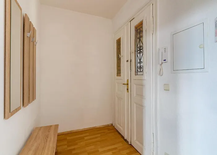 Monteurwohnung In Neuschoenefeld Apartament Lipsk