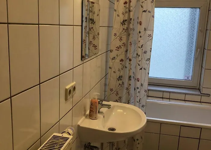 Monteurwohnung In Neuschoenefeld アパート