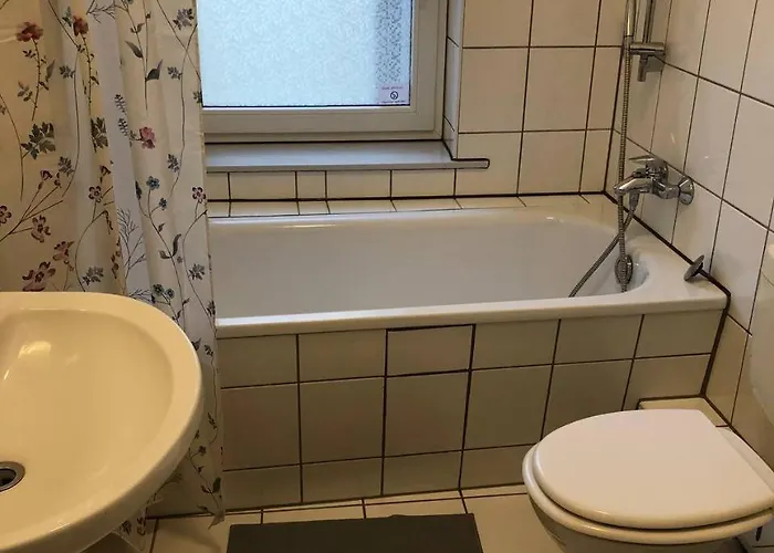Monteurwohnung In Neuschoenefeld アパート *