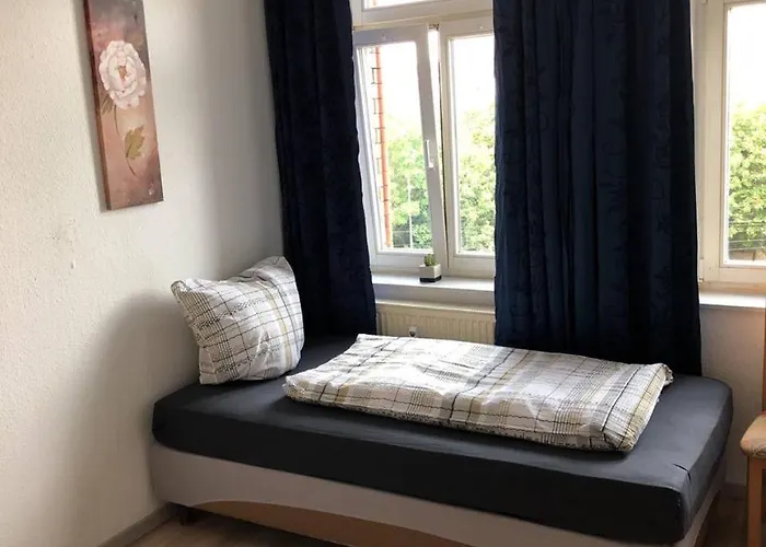 アパート Monteurwohnung In Neuschoenefeld ライプツィヒ