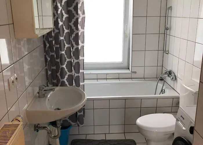 Apartament Monteurwohnung In Neuschoenefeld
