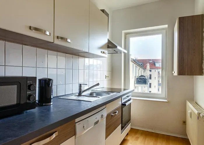 Monteurwohnung In Neuschoenefeld アパート ライプツィヒ