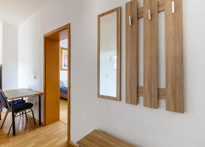 Monteurwohnung In Neuschoenefeld アパート ライプツィヒ